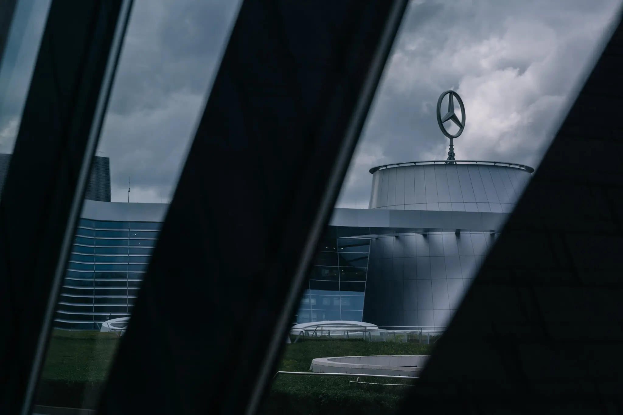 Торгова війна та криза мікрочипів: як автоконцерни Європи опинилися заручниками китайсько-європейського конфлікту